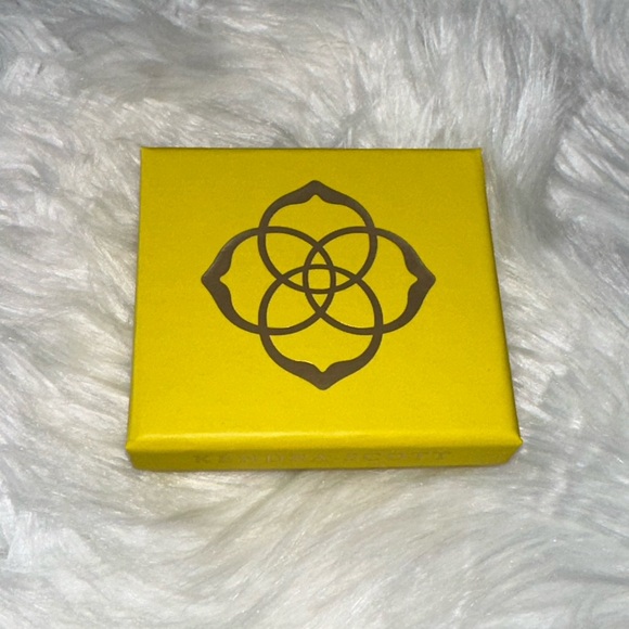 Kendra Scott yellow and gold 6 tiny gift boxes - Picture 2 of 11